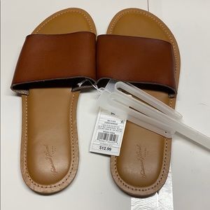 Universal Thread brown slides